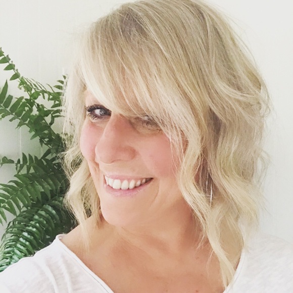 Meet your Posher, Laura - Picture 1 of 1